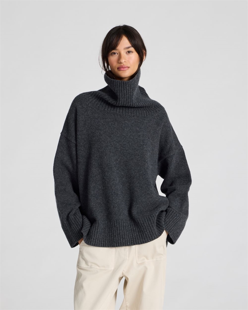 GAI+LISVA VITA LAMMSVOLLSJUMPER MÖRKGRÅ